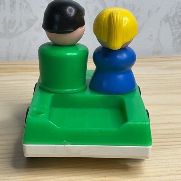 Vintage Fisher Price Green Car With Man & Woman Two Seat FP - Picture 3 of 7
